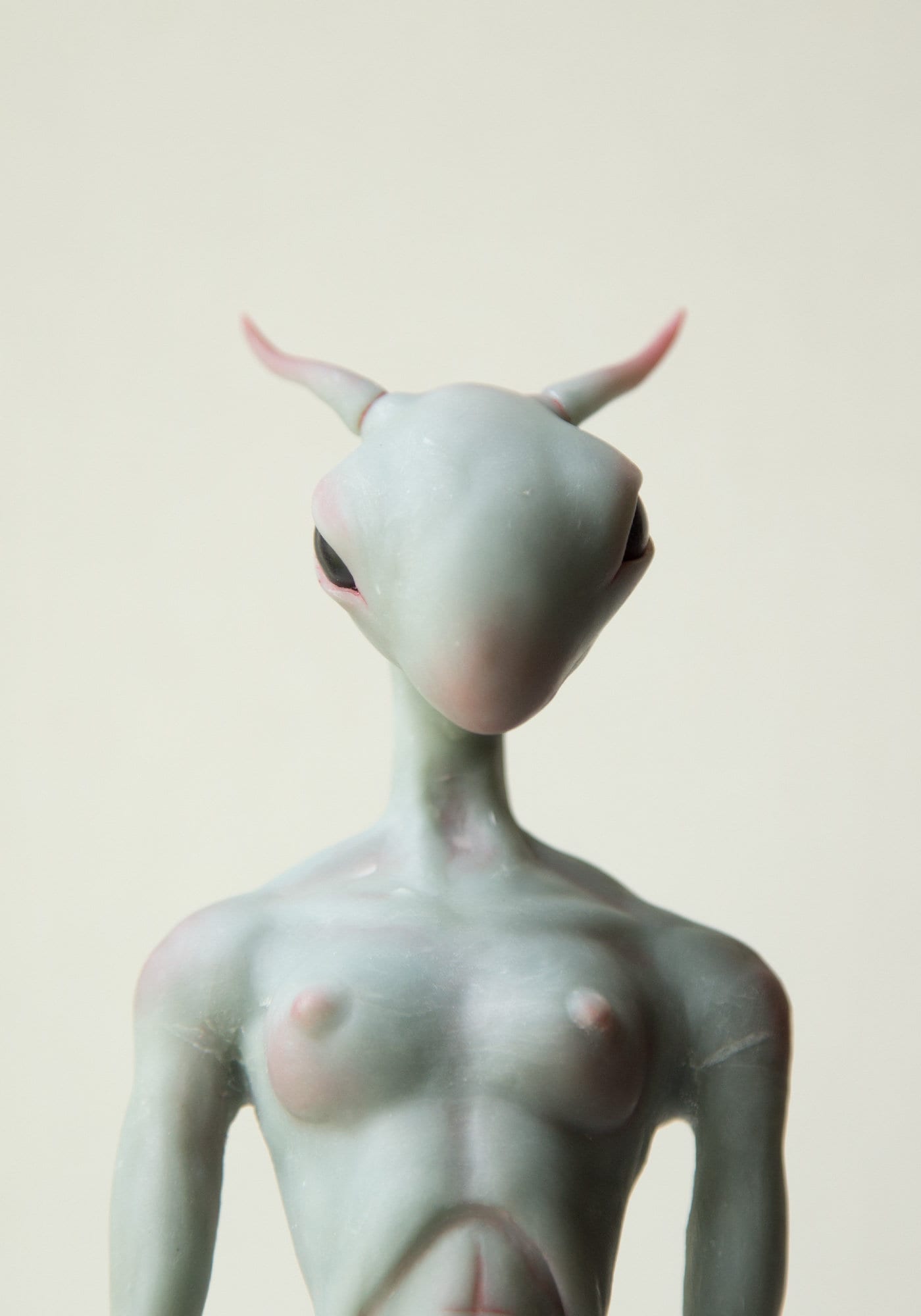 Alien sculpture, sexy sci fi character with thin body and cute face Cocoon Toy Alien sculpture, sexy sci fi character with thin body and cute face Cocoon Toy
