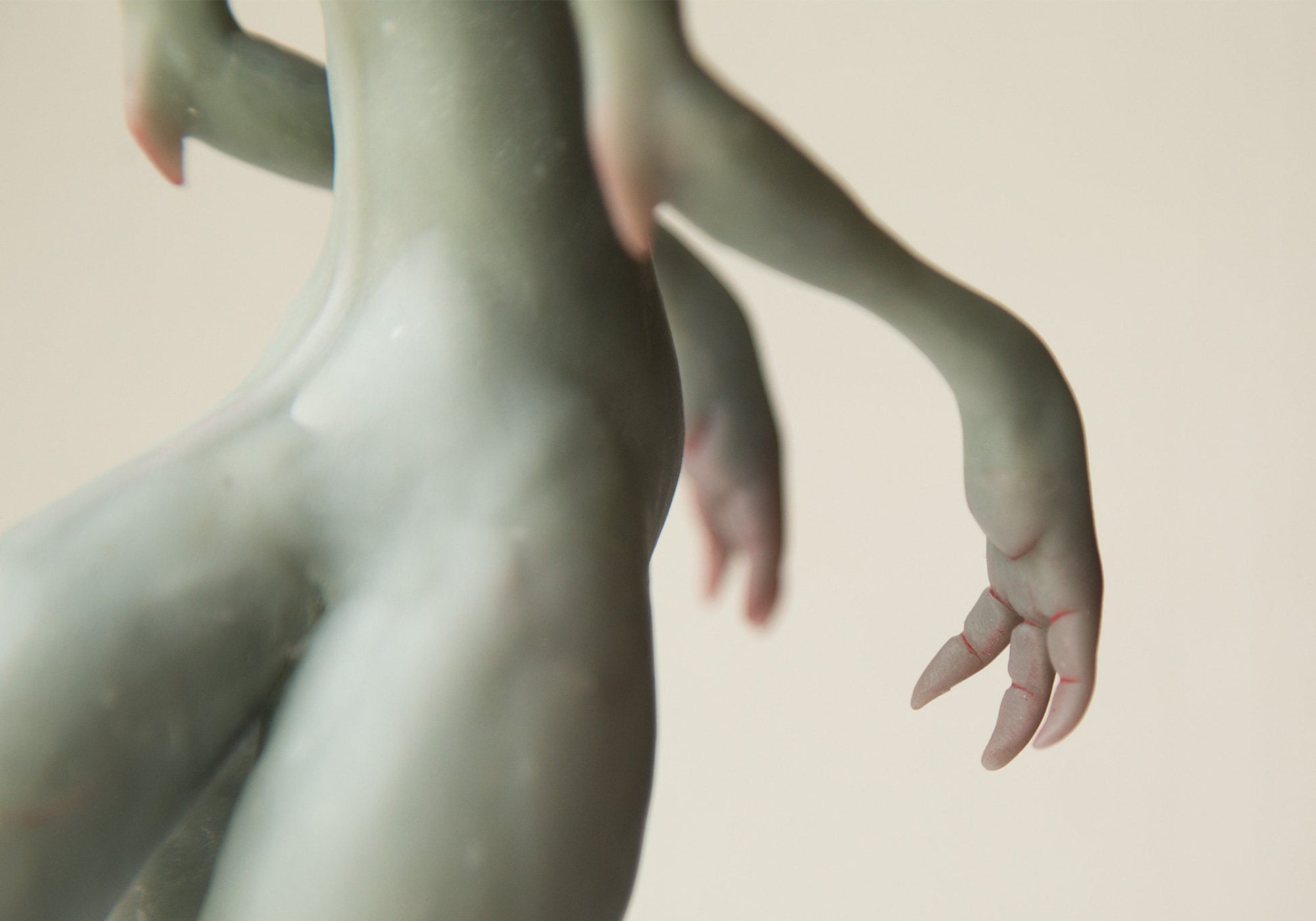 Alien sculpture, sexy sci fi character with thin body and cute face Cocoon Toy Alien sculpture, sexy sci fi character with thin body and cute face Cocoon Toy
