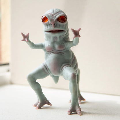 Enfield horror is a legendary creature from Illinois state. He has 3 legs with 4 finers on each and two small hands with 4 fingers as well. Gray skin, amber colored eyes and scary creepy view.